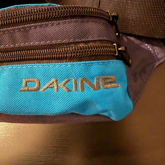 DAKINE navy/turq waist belt bag. Great condition, shows no wear. - Picture 2 of 4